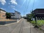 空が広く見渡せる穏やかな住宅街に位置しており、ゆったりとした時間が流れる心地よい環境です。