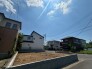 空の広がりを感じる開放的な住環境で、これからの暮らしを自由に描き出せる心地よい敷地です。