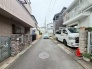 前面道路含む現地外観写真