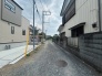 日々の喧騒から少し離れた、穏やかな時間が流れる住宅街の落ち着いた街並みです。