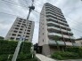 街並みに調和する端正な佇まいが、日々の暮らしに落ち着きと安心感をもたらしてくれます。