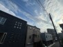 どこまでも高く広がる空を望み、日々の暮らしに開放感と安らぎをもたらす心地よい住環境が整っています。