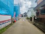 落ち着いた住宅街の中に位置しており、日々の暮らしに寄り添う穏やかな周辺環境が広がっています。