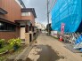 落ち着いた住環境が広がる、穏やかな時間が流れる住宅街の佇まい。