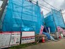 新しい暮らしの基盤となる住まいが、着実に形づくられていく様子です。