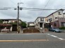 落ち着いた住宅街の雰囲気に馴染む、日々の生活を穏やかに描き出せる広がりを持った空間です。