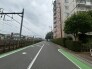 日常の暮らしに静かに寄り添う、落ち着いた佇まいの周辺環境が広がります。
