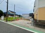 静かな住宅街に位置する、新しい暮らしの始まりを感じさせるすっきりとした広がりを持つ区画です。