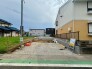周辺の落ち着いた街並みに調和する、これからの暮らしの拠点として適した整った敷地です。