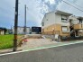 静かな住宅街の一角に広がる、新しい暮らしの可能性を秘めた開放感のある敷地です。