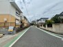 穏やかな空気が流れる住宅街に位置しており、日々の暮らしに心地よい静けさをもたらしてくれます。