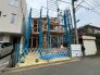 新しい住まいの基礎が形づくられ、これからの暮らしが静かに育まれていく期待感を感じさせる風景です。