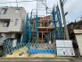 確かな技術で積み上げられる、未来の暮らしを予感させる建設風景です。