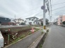 前面道路を含む現地写真
