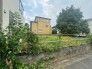 周囲の緑と穏やかな住環境が調和する、開放感のある落ち着いたロケーションです。
