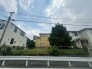 空が広く感じられる開放的な街並みは、穏やかな日常の風景を静かに育んでいます。