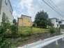 周囲の豊かな緑と調和しながら、穏やかな時間が流れる落ち着いた住環境が魅力の立地です。