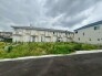 落ち着いた住宅街の雰囲気に寄り添う、穏やかで静かな暮らしの風景が広がっています。