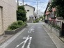周辺の静けさが日々の暮らしを包み込み、心穏やかに過ごせる落ち着いた住環境が整っています。