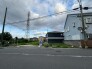 閑静な住宅街の中にあり、空を広く感じられる開放的な環境が魅力的な立地です。