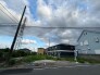 穏やかな空が広がる閑静な住宅街で、日々の暮らしに寄り添う落ち着いた環境が整っています。