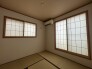 素材の質感が心地よい調和を生み出し、心安らぐ静謐な空気感に満たされた落ち着きのある空間です。