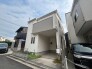 街並みに自然と馴染む、すっきりとした佇まいが暮らしの心地よさを予感させます。
