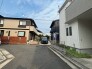 落ち着いた佇まいの住宅が並び、穏やかな時間が流れる穏やかな住環境が整っています。