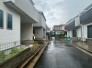 穏やかな日常が流れる、落ち着いた佇まいの住宅街に溶け込む心地よい景観です。
