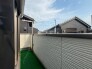 空とのつながりを感じながら、ゆったりとした時間の流れを愉しめる開放感のあるプライベート空間です。