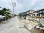 前面道路を含む現地写真
