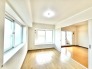 心地よい余白を感じさせる開放的な空間が、日々の暮らしに穏やかなゆとりを添えてくれます。