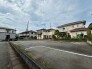 穏やかな空気が流れる閑静な住宅街で、心安らぐ日々の暮らしを叶える落ち着いた住環境です。