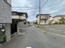 周辺の住環境に溶け込む、穏やかな日常が流れる落ち着いた街並みです。