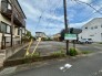 住宅街の落ち着いた環境に位置し、見通しの良い広々とした区画が日々の暮らしを整えます。