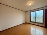 木の温もりが心地よく、シンプルで飾らない空間が暮らしにゆとりをもたらしてくれます。