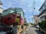 穏やかな空気が流れる住宅街に佇み、日々の暮らしに自然と馴染む親しみやすい外観が魅力的な住まいです。
