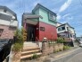個性的な色彩が街並みに映え、日々の帰宅が楽しみになるような表情豊かな佇まいが魅力的です。