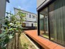 室内と屋外が緩やかに繋がる、開放感のある穏やかな時間が流れる住空間です。
