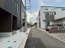 整然と家々が並ぶ落ち着いた住宅街は、日々の暮らしに穏やかな安らぎをもたらす住環境です。