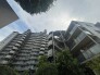 空に向かって伸びやかな表情を見せる、モダンで洗練された建築フォルムが日常に彩りを添えます。