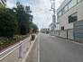 落ち着いた街並みが日々の暮らしを穏やかに整える、静寂と安らぎが共存する住環境です。