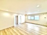 柔らかな木目が広がる空間に、穏やかな時間が流れる心地よいお部屋です。