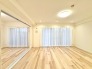自然な木目が広がる空間に穏やかな時間が流れる心地よい場所