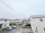 車通りの少ない閑静な住宅地、のびのびした子育てに適します。
