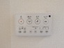 お掃除らくらく。便座脇の操作盤をなくした、リモコンタイプのお手洗い。
