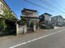 車通りの少ない閑静な住宅地、のびのびした子育てに適します。
