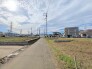 4号地 幅員こそやや狭くても、その分交通量が少なくて安心。

