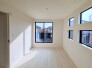 2号棟 広々バルコニーから、たっぷり太陽の恵みが得られます。この部屋だれの部屋にしようかな、なんて会話を現地で楽しんでください。

 2026/03/06m