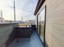 らくらくお洗濯を助ける広いバルコニー。
